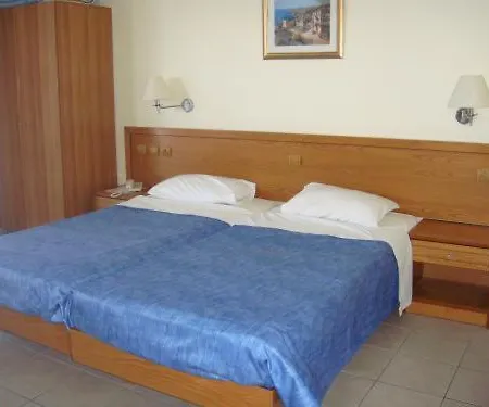Stella Aparthotel 3*